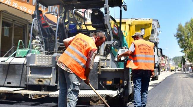 Bornova'da yollar yenileniyor