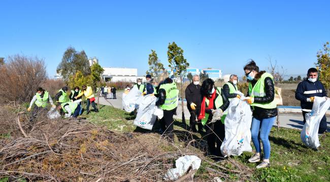 Çiğli'de Bahar Temizliği Kıyı Şeridiyle Başladı