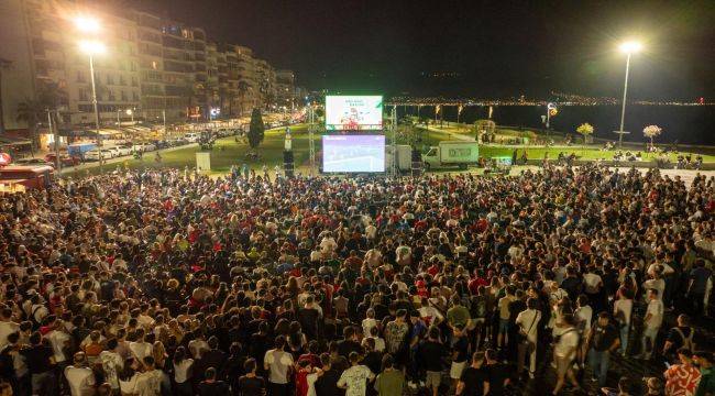 İzmir'in meydanlarında çeyrek final coşkusu