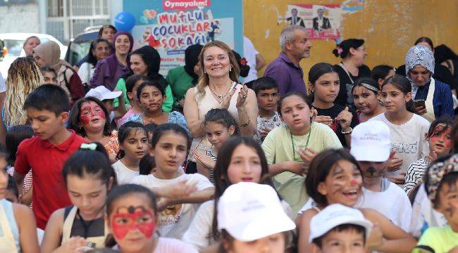  Konak'ta Sokaklar Çocukların Oyun Alanı Oldu