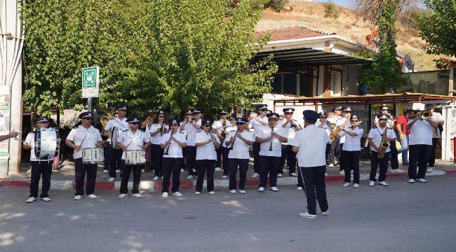 Cumhuriyet coşkusu Kemalpaşa'da başladı