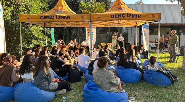 İzmir'de gençlerin "deneyim yolculuğu başladı